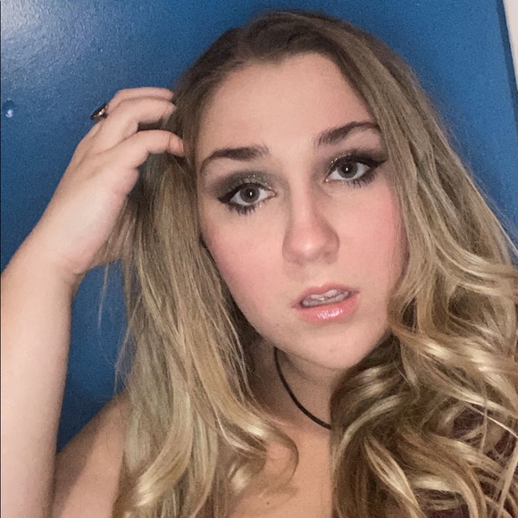 Meet your Posher, Mikayla - Picture 1 of 1